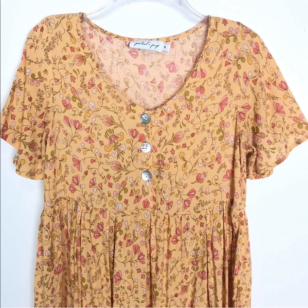 Petal + Pup Febe short sleeve floral dress with a ruffle hem 
Size Small - Picture 2 of 8